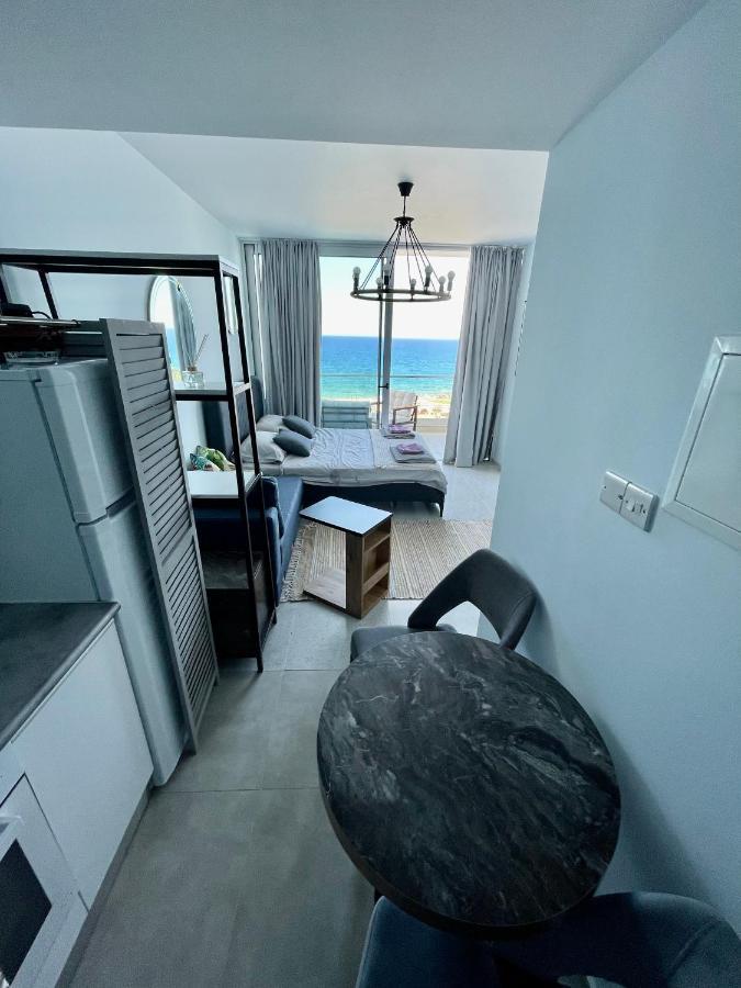 Sea View Suites By The Coast Famagouste Extérieur photo