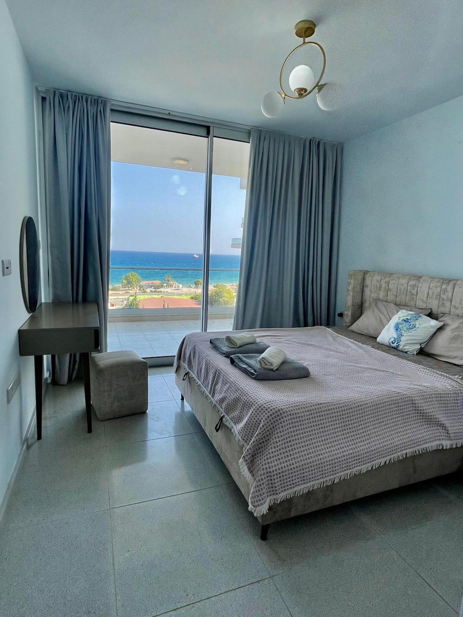 Sea View Suites By The Coast Famagouste Extérieur photo