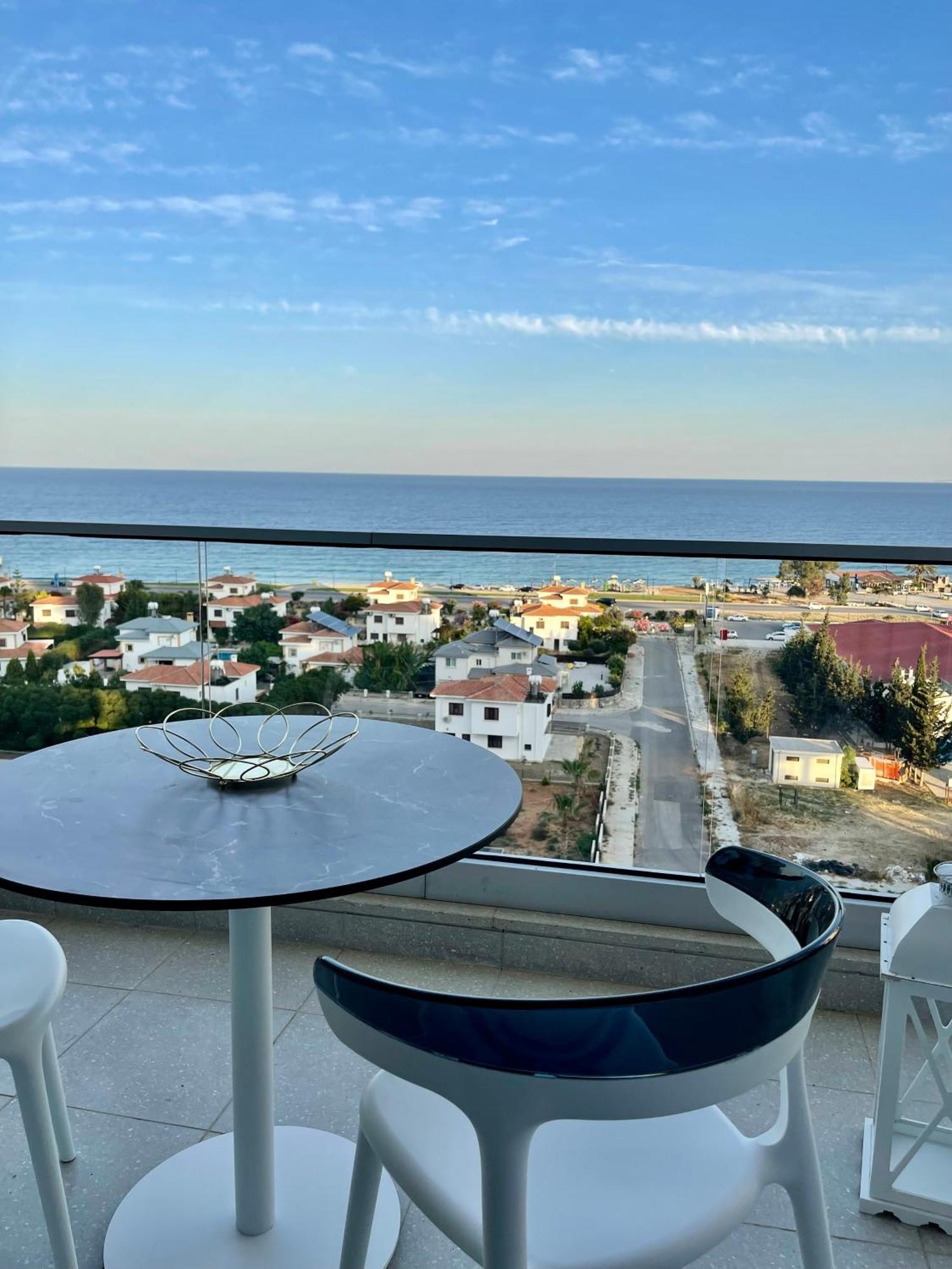 Sea View Suites By The Coast Famagouste Extérieur photo