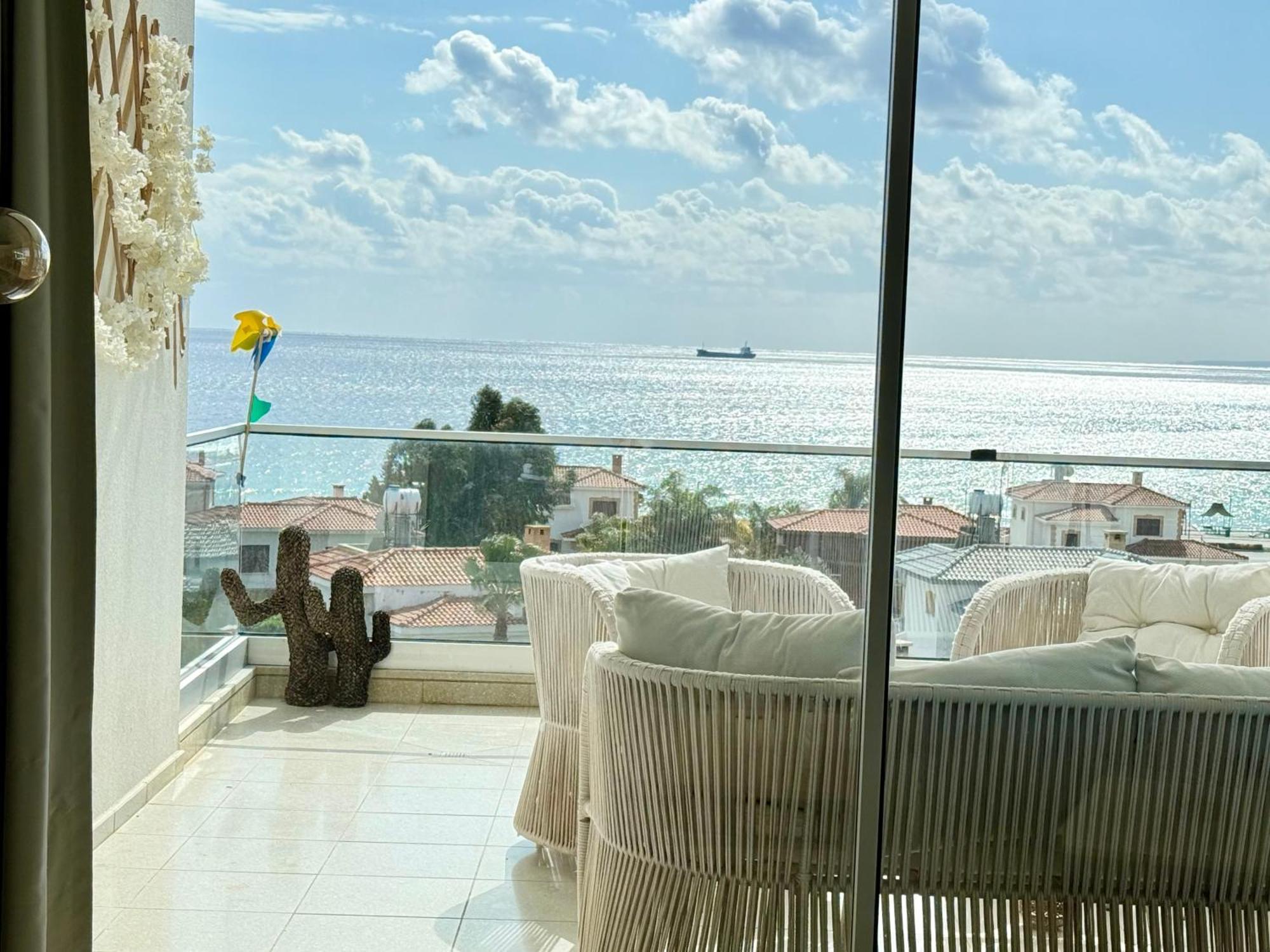 Sea View Suites By The Coast Famagouste Extérieur photo