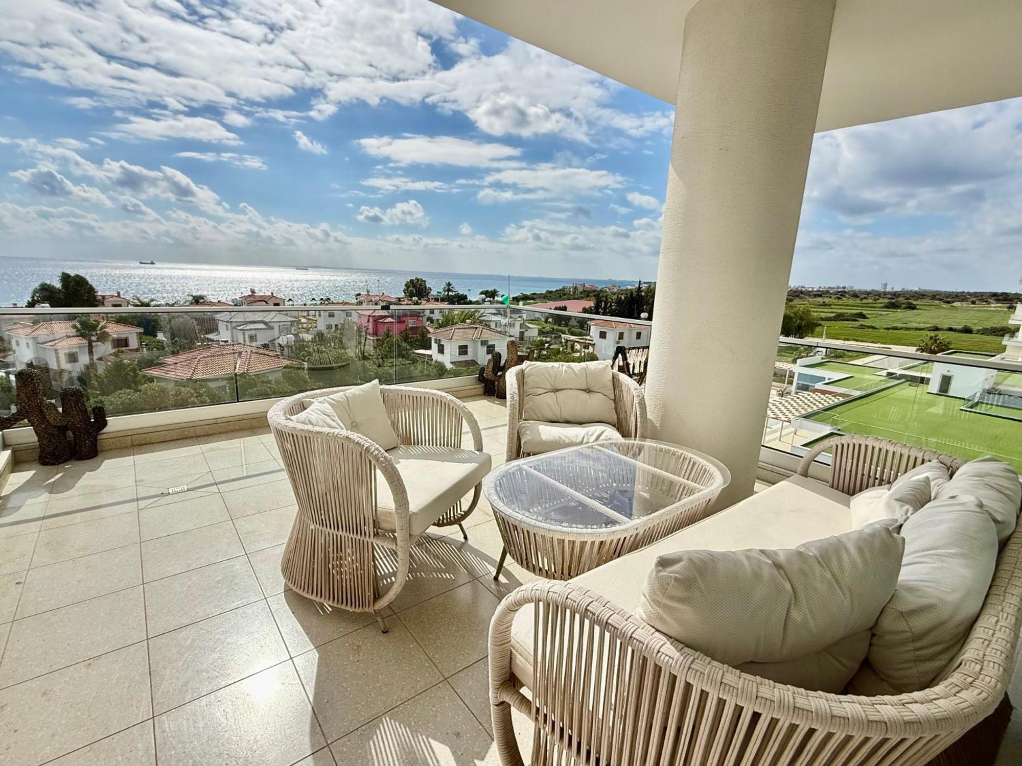Sea View Suites By The Coast Famagouste Extérieur photo