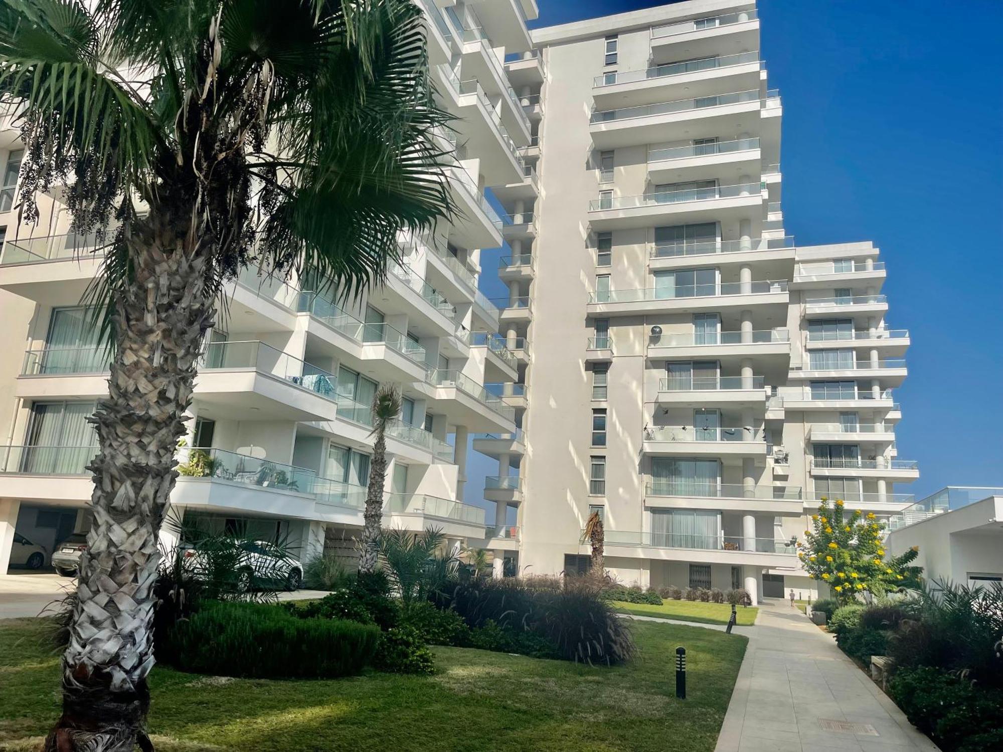 Sea View Suites By The Coast Famagouste Extérieur photo