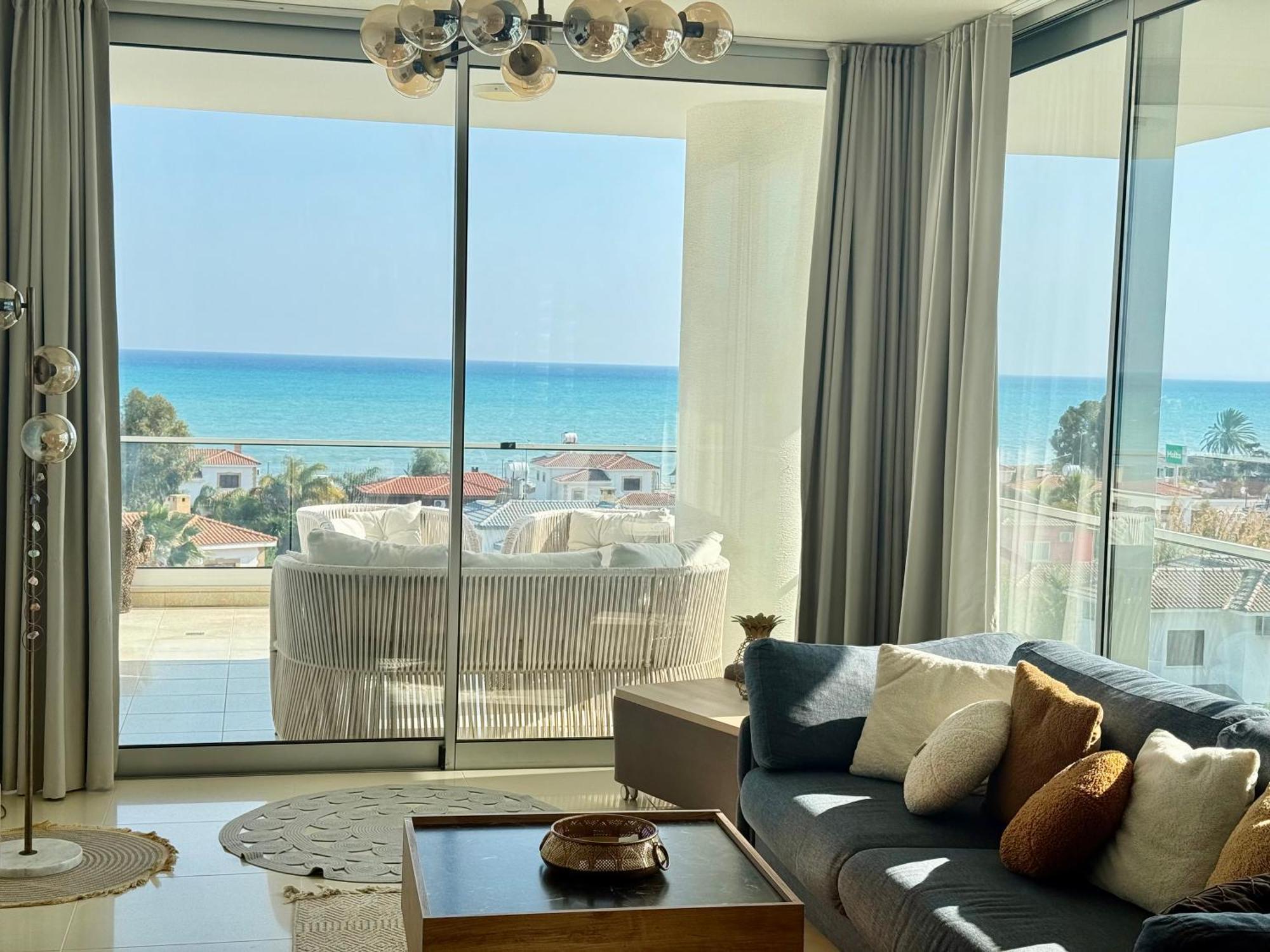 Sea View Suites By The Coast Famagouste Extérieur photo
